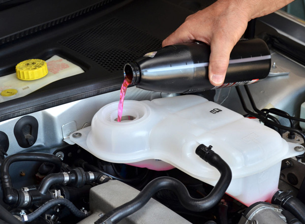 Hướng dẫn kiểm tra và cách thay nước làm mát ô tô tại nhà